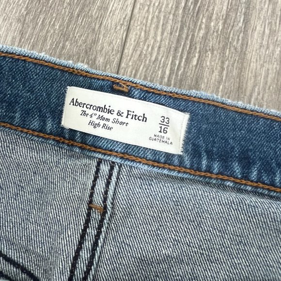 Abercrombie & Fitch - High Rise 4 Inch Mom Shorts - Size 33 - NWT - Picture 2 of 4